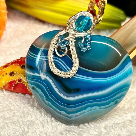 💙stunning blue striped agate heart, wire wrapped artisan pendant - Picture 7 of 9